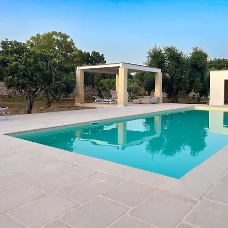 Villaria Luxury Apulian With Pool וילה